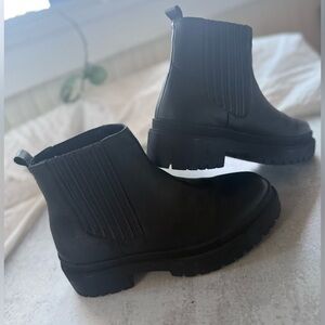 Portland Leather Kiki Chunky Chelsea Boot size 7.5